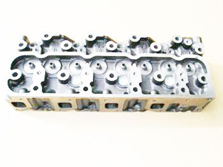Testa cilindro motore nuda per